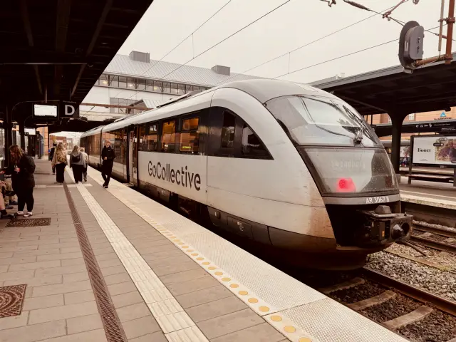 Billede af GoCollective AR 3067, tidligere DSB MQ 4117-4917 fotograferet ud for Odense Banegård Center.