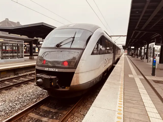 Billede af GoCollective AR 3067, tidligere DSB MQ 4117-4917 fotograferet ud for Odense Banegård Center.