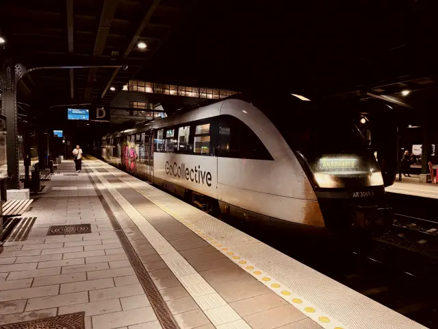 Billede af GoCollective AR 3069, tidligere DSB MQ 4119-4919 fotograferet ud for Odense Banegård Center.