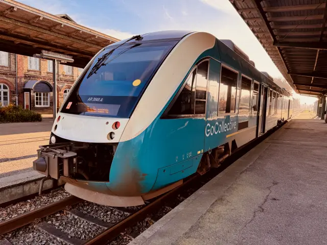 Billede af GoCollective AR 2045, tidligere ARRIVA AR 2045 fotograferet ud for Tønder H Station.