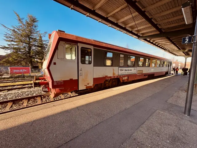 Billede af NEG T4 motorvogn ud for Tønder H Station.