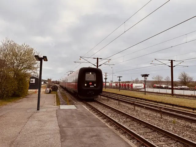 Billede af DSB ER 2032 fotograferet ud for Taulov Station.