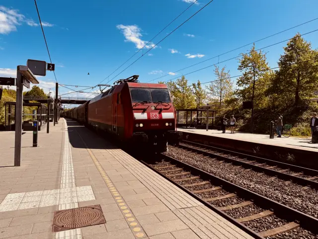 Billede af DBCSC EG 3105, tidligere DSB EG 3105 fotograferet ud for Ørestad Station.