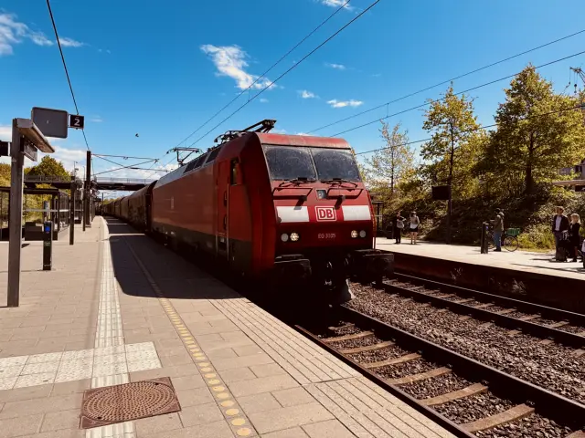 Billede af DBCSC EG 3105, tidligere DSB EG 3105 fotograferet ud for Ørestad Station.