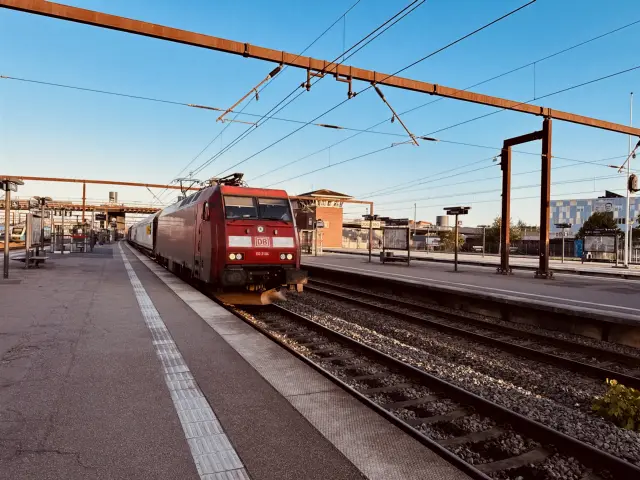 Billede af DBCSC EG 3104, tidligere DSB EG 3104 fotograferet ud for Odense Banegård Center.