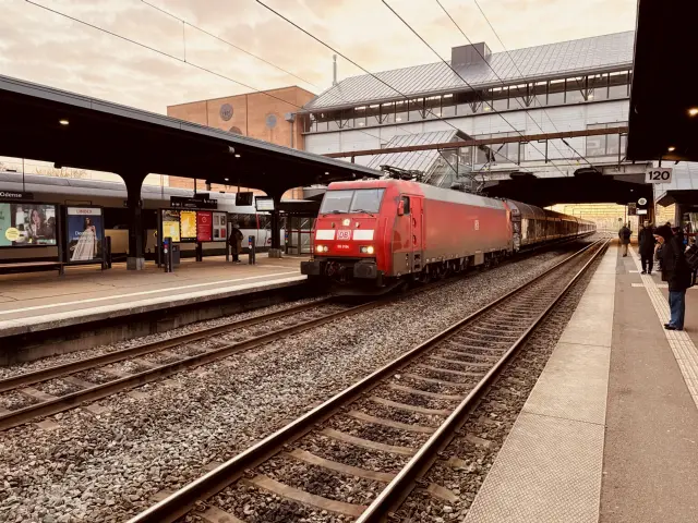 Billede af DBCSC EG 3104, tidligere DSB EG 3104 fotograferet ud for Odense Banegård Center.