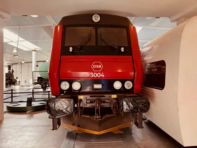 Billede af DSB EA 3004 fotograferet på Danmarks Jernbanemuseum i Odense.