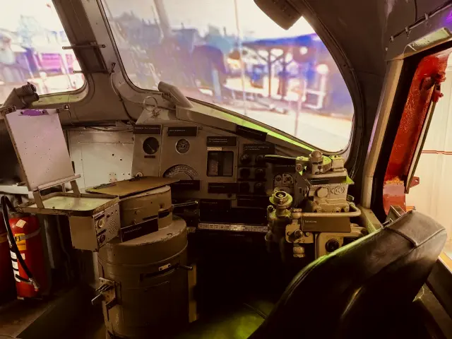 Billede af førerkabinen DSB MY 1112 fotograferet  på Danmarks Jernbanemuseum i Odense.