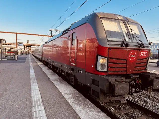 Billede af DSB EB 3213 fotograferet ud for Odense Banegård Center.