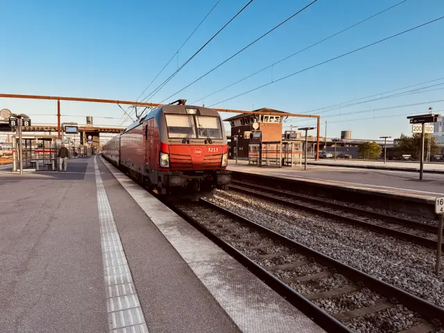 Billede af DSB EB 3213 fotograferet ud for Odense Banegård Center.