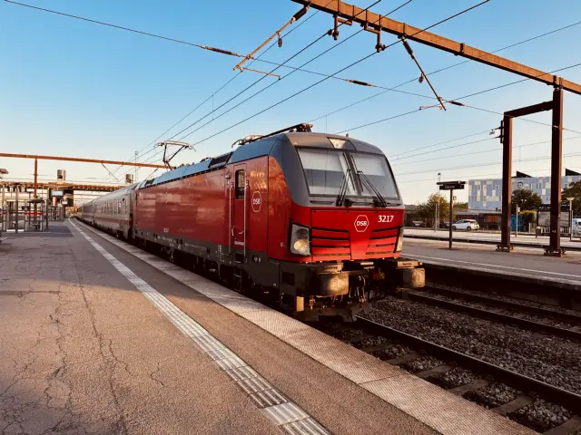 Billede af DSB EB 3217 fotograferet ud for Odense Banegård Center.