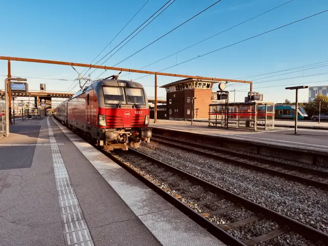Billede af DSB EB 3217 fotograferet ud for Odense Banegård Center.