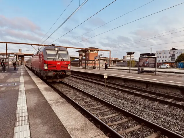 Billede af DSB EB 3225 fotograferet ud for Odense Banegård Center.