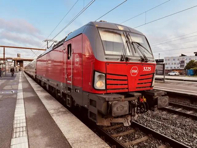 Billede af DSB EB 3225 fotograferet ud for Odense Banegård Center.