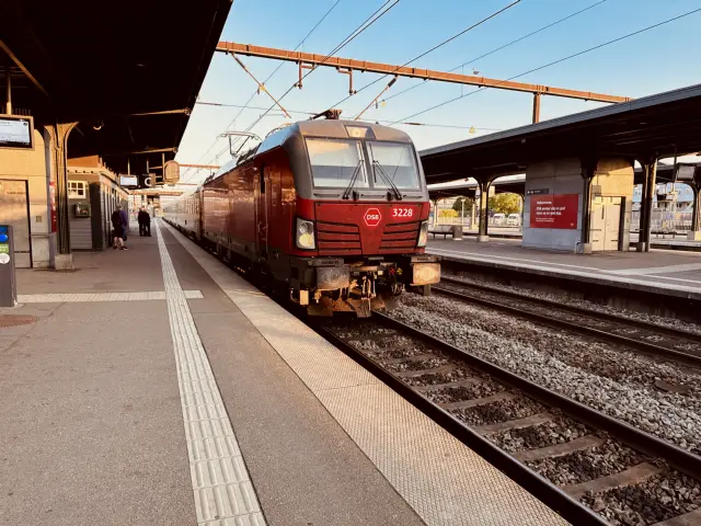 Billede af DSB EB 3228 fotograferet ud for Odense Banegård Center.