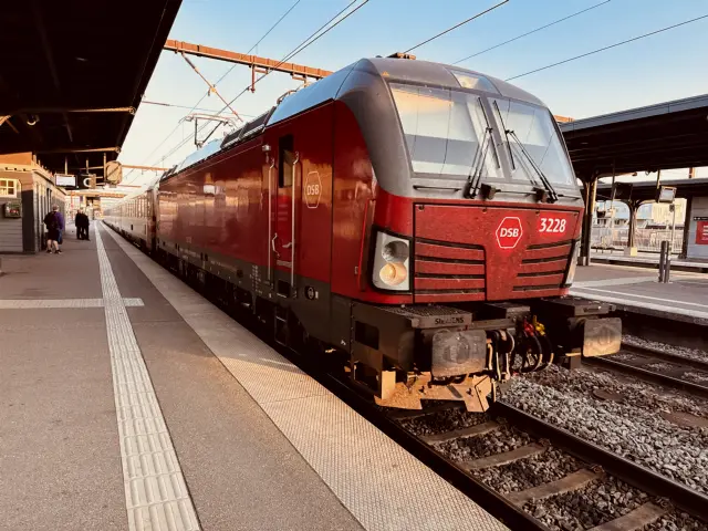 Billede af DSB EB 3228 fotograferet ud for Odense Banegård Center.