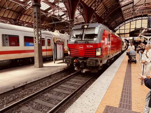 Billede af DSB EB 3234 fotograferet ud for København Hovedbanegård.