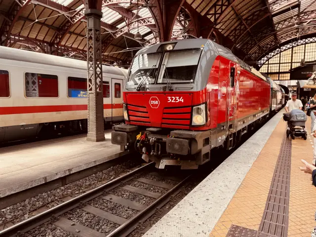 Billede af DSB EB 3234 fotograferet ud for København Hovedbanegård.
