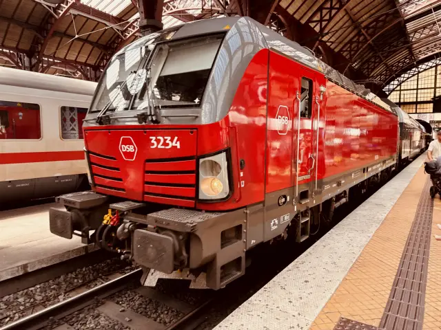 Billede af DSB EB 3234 fotograferet ud for København Hovedbanegård.