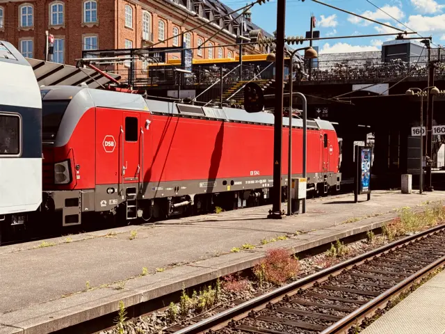 Billede af DSB EB 3241 fotograferet ud for København Hovedbanegård.