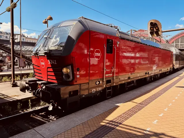 Billede af DSB EB 3241 fotograferet ud for København Hovedbanegård.