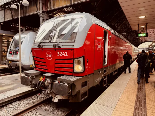 Billede af DSB EB 3241 fotograferet ud for København Hovedbanegård.