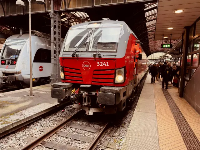 Billede af DSB EB 3241 fotograferet ud for København Hovedbanegård.