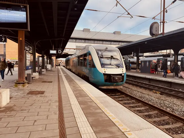 Billede af GoCollective AR 1010, tidligere ARRIVA AR 1010 fotograferet ud for Odense Banegård Center.