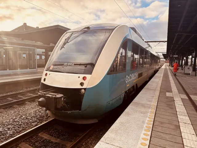 Billede af GoCollective AR 1010, tidligere ARRIVA AR 1010 fotograferet ud for Odense Banegård Center.