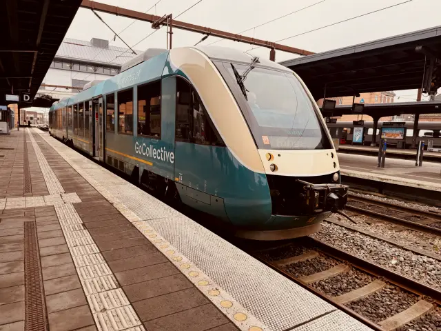 Billede af GoCollective AR 1019, tidligere ARRIVA AR 1019 fotograferet ud for Odense Banegård Center.