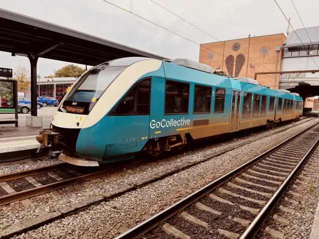 Billede af GoCollective AR 2042, tidligere ARRIVA AR 2042 fotograferet ud for Odense Banegård Center.