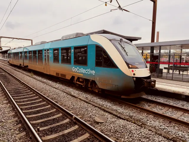Billede af GoCollective AR 2042, tidligere ARRIVA AR 2042 fotograferet ud for Odense Banegård Center.