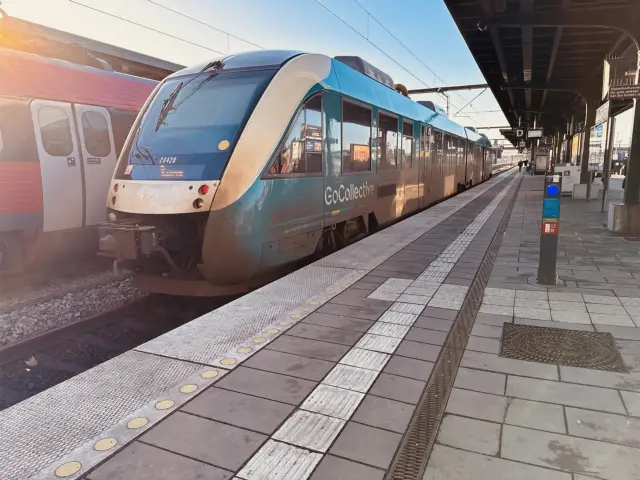 Billede af GoCollective AR 2042, tidligere ARRIVA AR 2042 fotograferet ud for Odense Banegård Center.