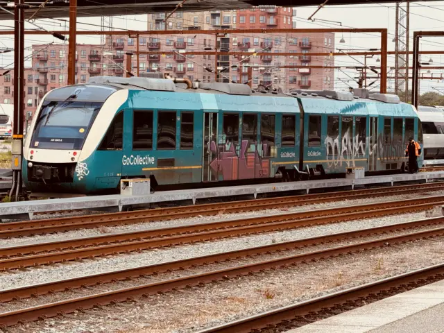 Billede af GoCollective AR 2045, tidligere ARRIVA AR 2045 fotograferet ud for Odense Banegård Center.