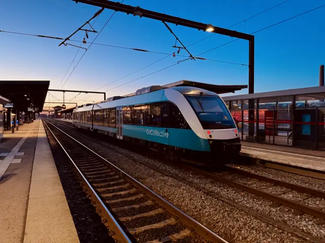 Billede af GoCollective AR 2046, tidligere ARRIVA AR 2046 fotograferet ud for Odense Banegård Center.