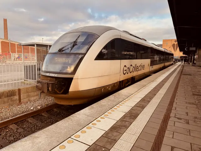 Billede af GoCollective AR 3068, tidligere DSB MQ 4118-4918 fotograferet ud for Odense Banegård Center.