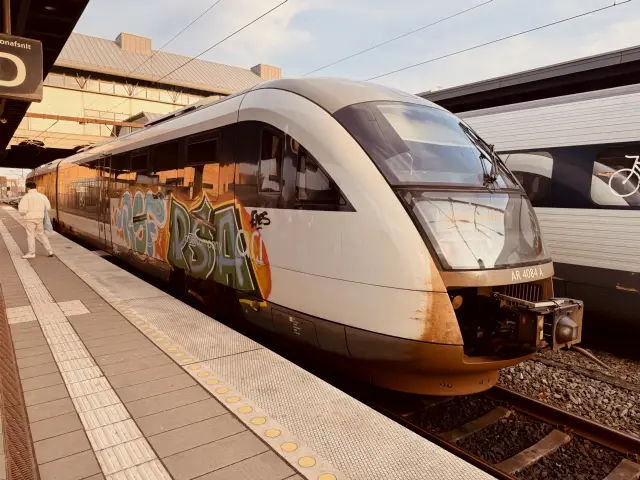 Billede af GoCollective AR 4084, tidligere DSB MQ 4124-4924 fotograferet ud for Odense Banegård Center.