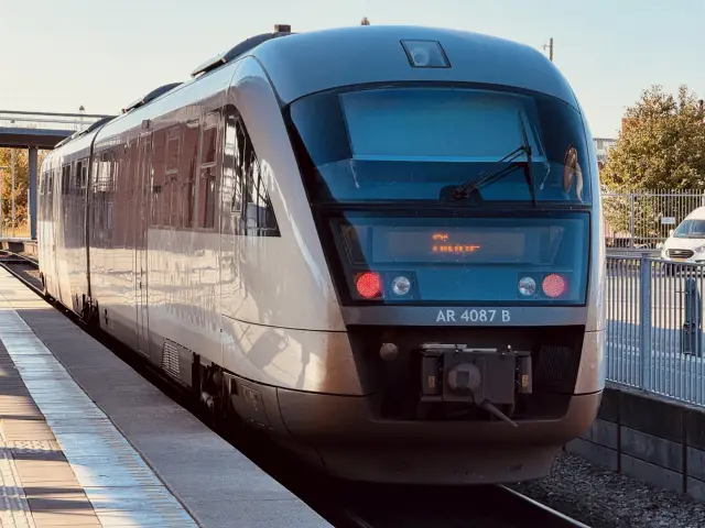 Billede af GoCollective AR 4087, tidligere DSB MQ 4127-4927 fotograferet ud for Odense Banegård Center.