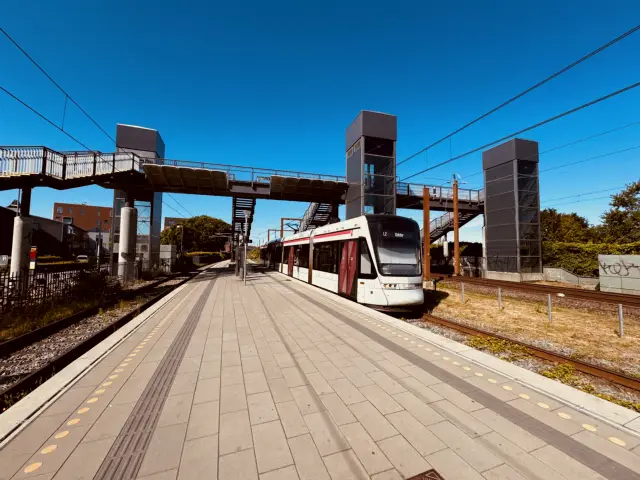 Billede af Aarhus Letbane togsæt 1113 fotograferet ud for Viby Jylland Letbanestation.