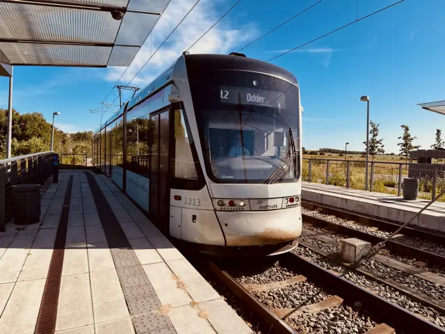 Billede af Aarhus Letbane togsæt 1113 fotograferet ud for Klokhøjen Letbanestation.