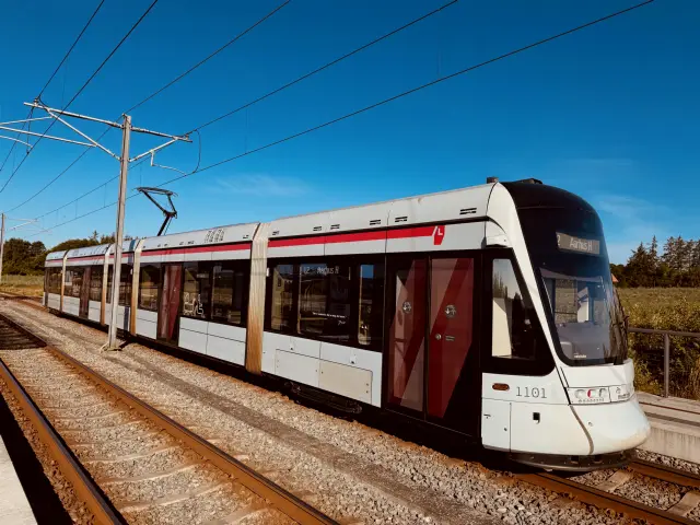 Billede af Aarhus Letbane togsæt 1101 fotograferet ud for Nye Letbanestation.