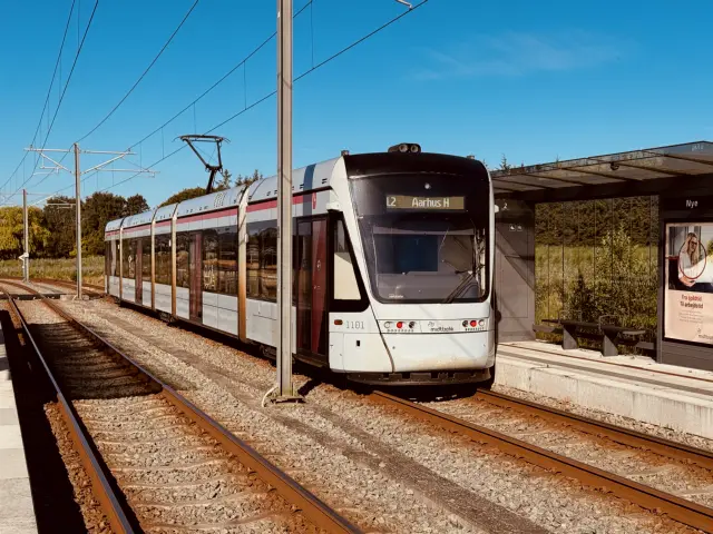Billede af Aarhus Letbane togsæt 1101 fotograferet ud for Nye Letbanestation.