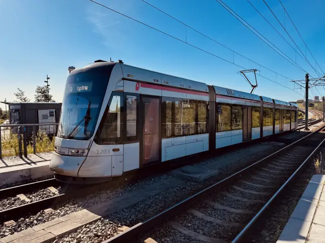 Billede af Aarhus Letbane togsæt 1103 fotograferet ud for Klokhøjen Letbanestation.