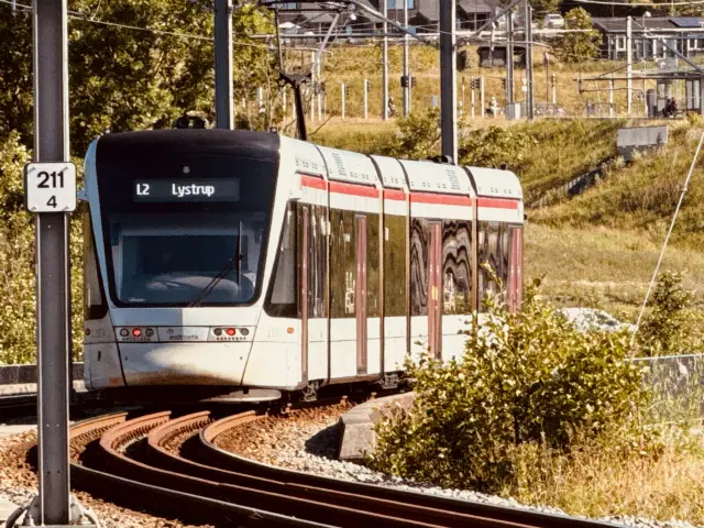 Billede af Aarhus Letbane togsæt 1103 fotograferet ud for Klokhøjen Letbanestation.