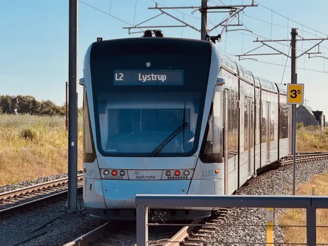 Billede af Aarhus Letbane togsæt 1107 fotograferet ud for Lisbjerg - Terp Letbanestation.