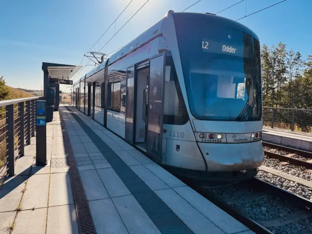 Billede af Aarhus Letbane togsæt 1110 fotograferet ud for Lisbjerg - Terp Letbanestation.