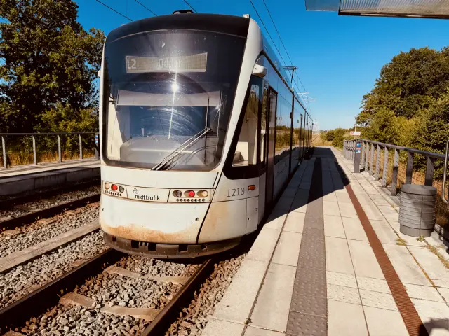 Billede af Aarhus Letbane togsæt 1110 fotograferet ud for Lisbjerg - Terp Letbanestation.