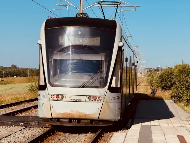 Billede af Aarhus Letbane togsæt 1110 fotograferet ud for Lisbjerg - Terp Letbanestation.