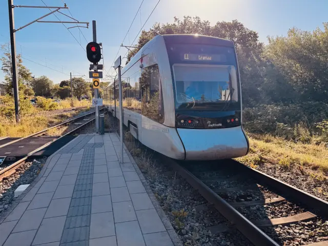 Billede af Aarhus Letbane togsæt 2103 fotograferet ud for Lystrup Letbanestation.