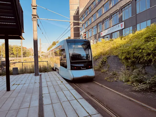 Billede af Aarhus Letbane togsæt 2112 fotograferet ud for Aarhus Hovedbanegård.